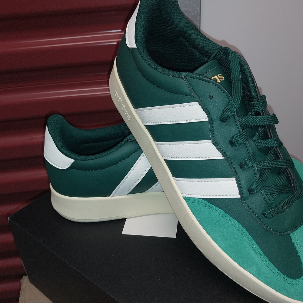 New Men's Adidas Barreda Green and White Sneakers Size 13 NWT